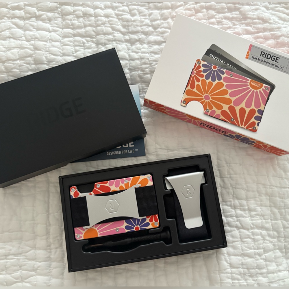 Ridge Flower Power Card Holder Wallet